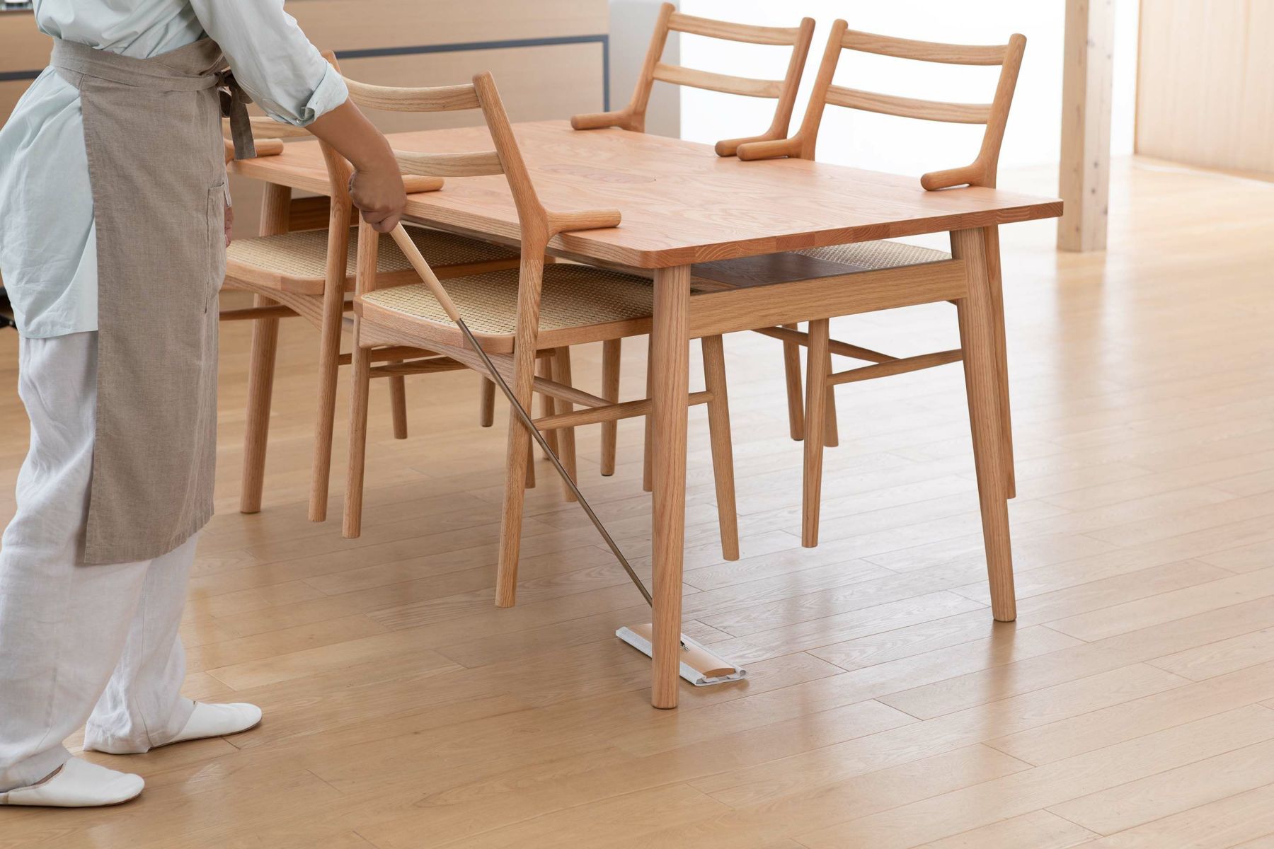 (ラウークチェア)木製アーム付きラタン編みダイニングチェア Lauhgu Chair Oak | Onffi